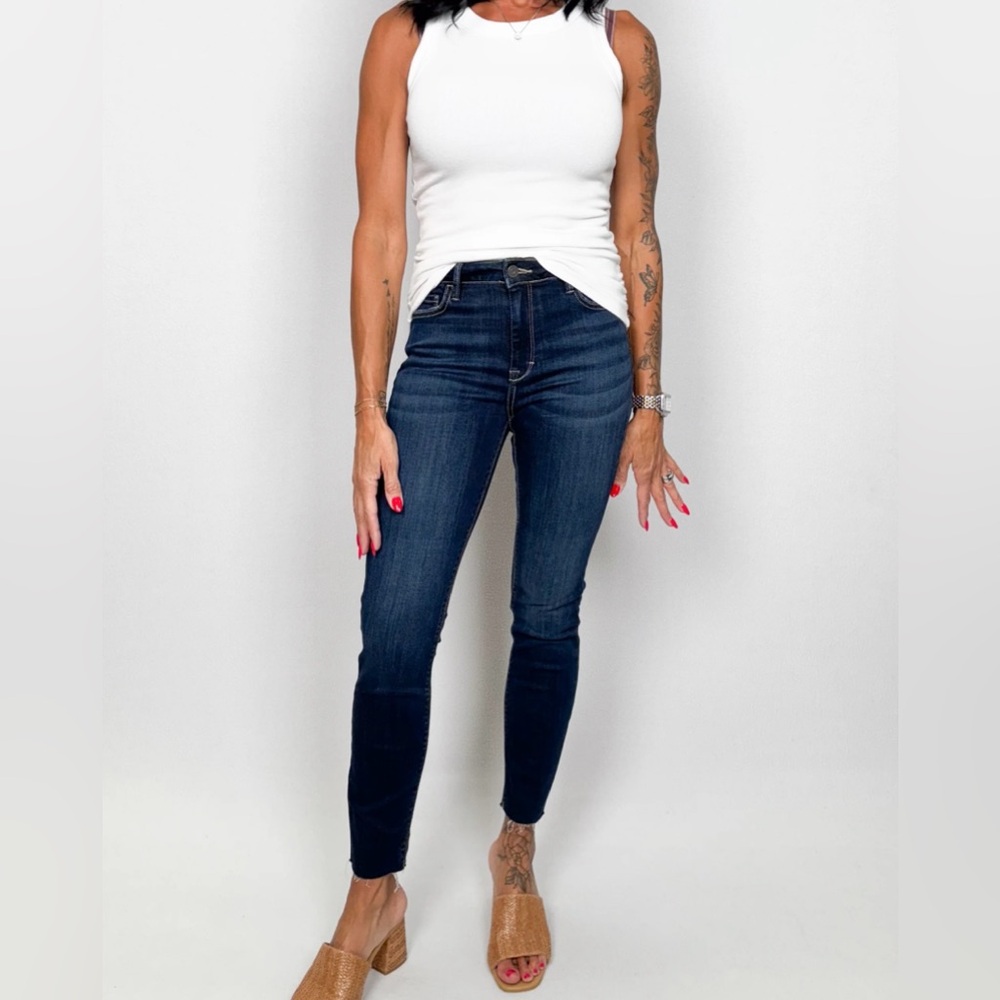 Hidden Raw Hem Skinny Jeans Size 28